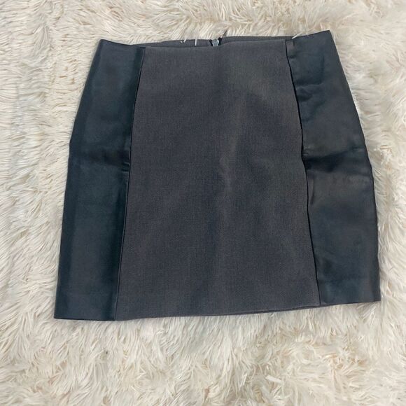 Kensie mini skirt with side pockets and faux leather side panels - Picture 1 of 3